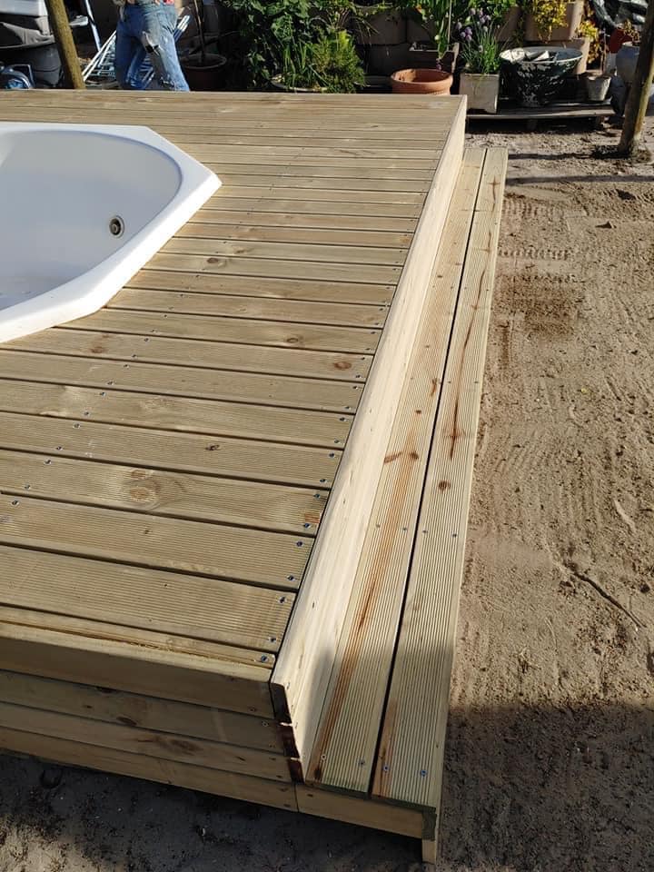 Jacuzzi platform · Marina da Gama — Jacuzzi deck